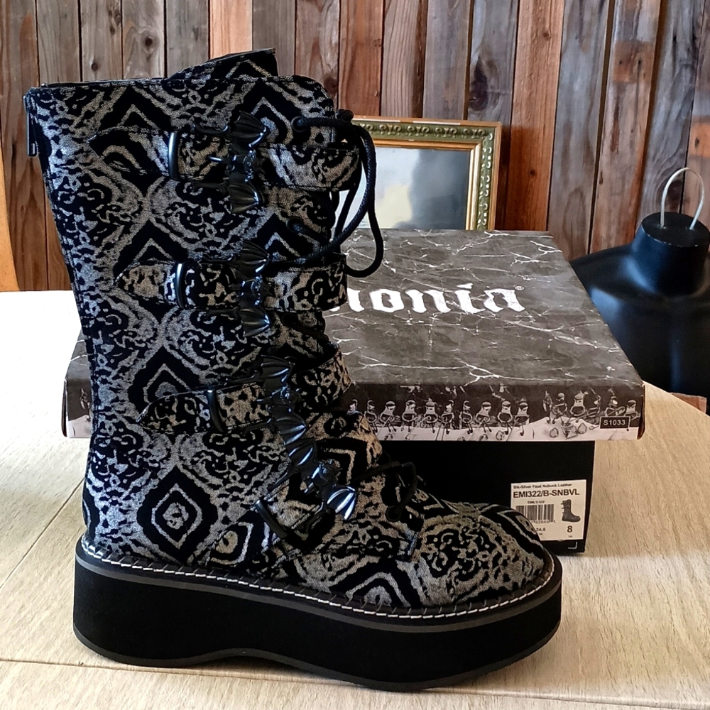 Demonia Emily 322 boots